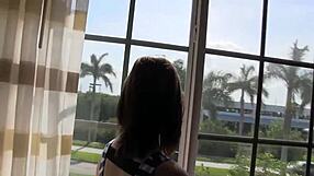 Oye, ¿quieres ver este coño apretado y depilado siendo clavado duro en POV?