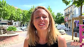 Fransk milf Julie søker naughty moro i del 1 av hennes ville eventyr