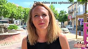 Milf francese Julie cerca divertimento piccante nella parte 1 della sua avventura selvaggia