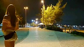 业余拉丁美女弯腰口交和海滩性爱