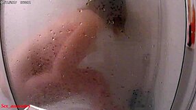 خبيت كاميرا في الحمام للتجسس ومسكت ضيوف Airbnb ينيكوا بقوة