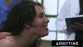 Беременная Casey Calvert кулаком и кремпаем от докторов