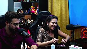 Sexo No Podcast com Havena Cep em Red Sheer. Ela Usa Brinquedo pra Bater Punheta Gostosa ao Ar Livre.