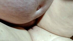 淘气主妇求秘密情人给她肛门刺激