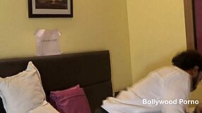 נערה הודית בת 18 נדפקת חזק ביום הראיון על ידי הבוס במשרד