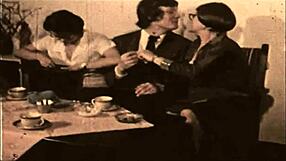 ยายวินเทจเปิดเผยหีในเซ็กส์กลุ่มสามคนแบบวินเทจ