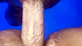 I enter my girlfriend's hairy pussy