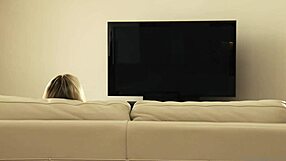 Blonde bombshell dido masturbates in nylon