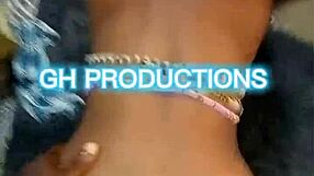 Joven africana adulta me deja machacarla a perrito cada vez