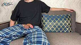 의붓오빠가 의붓여동생한테 핸드잡 정액 받음