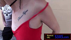 אמא זבל טריילר שולטת בגנגבנג ציבורי עם כוח גולמי