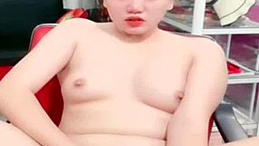 ai biết em này không