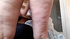 Fan! Grannen bönade om analt och fick sperma i köket!