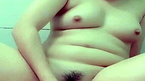 ai biết em này không