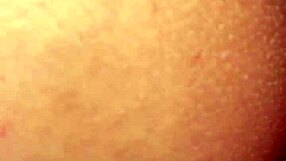 动漫少女在公共车内被肛交内射