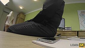 Pervertikko maksaa pannakseen povekasta blondia