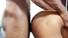 Joven africana adulta me deja machacarla a perrito cada vez