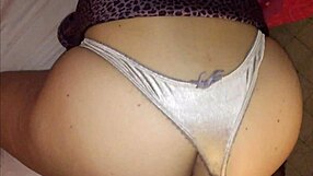 Sexy bílá MILF v saténovém korzetu dostává divoký rimjob