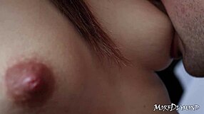 Sentuhan puting dekat dengan Morfdiamond, lidah main gatal umur 18+!