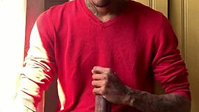 Ebony babe gets intense cumshot from handjob with well-hung oberon in bold action scene