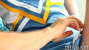 Har du sett petite 18+ tjejer hantera hård kuk-action så här?