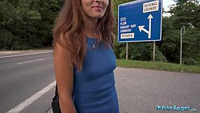 סוכן ציבורי - ג'ינג'ית מטיילת רוכבת על הזין הגדול שלי ברחובות צ'כיה