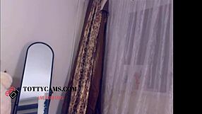 Dark Hair Stunner On Cam