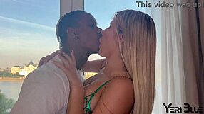 תפסתי את החברה אמה קרטר בוגדת עם החבר הכי טוב ברומן מלוכלך