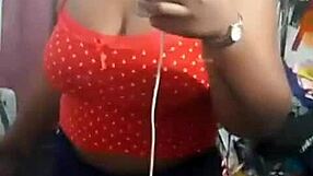 Morena dances with big ass babe