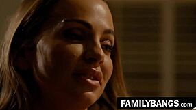 Сводные сестры Адриана Чечик и Эбигейл Мак делят интимную ночь после разрывов - Familybangs Com