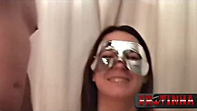 Milf latina Samantha disfruta de un follada anal en la lan house