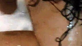 mira que rico lo muevo en el jacuzzi, ven papi vamos a divertirnos