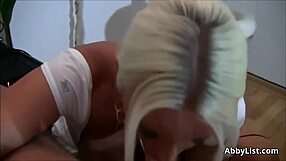 Блондинка пума от Backpage смуче твърдо кур