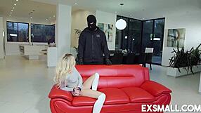 Plundering Petite 18+ Pussy Of Zoe Clark