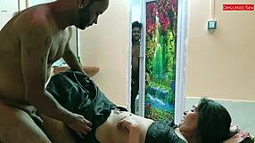 Sesso di vendetta della moglie indiana davanti al marito, così reale!