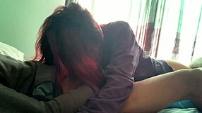 Ne opazi, da snemam, medtem ko požira moj ogromen kurac