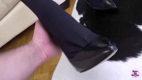 感叹号-原始怪物颜射喷射娇小18+辣妹的大奶子