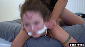 هواة صغيرات يحببن الخشونة مع سحب الشعر والشرج والعيون المتدحرجة أثناء النيك الشديد