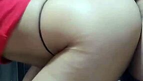 Niñera sexy grita en acción gay salvaje.