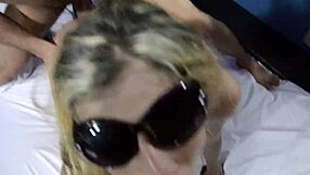 deu o cu pros amigos e saiu toda esporrada