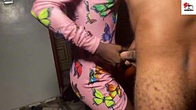 Mătușa neagră excitată mă dorește acum!