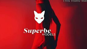 졸리 웹이 카메라 앞에서 섹시 에너지 보여줘, 대단해