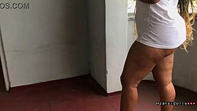 Χτύπησα σκληρά μια ώριμη MILF στο μπαλκόνι