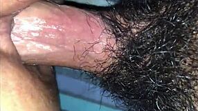 肥阴道在硬滴水操中被摧毁！近距离射精，湿亚洲自制动作