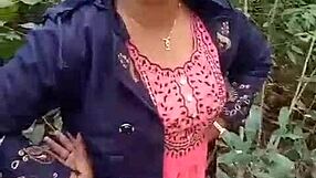 نيك في الغابة مع الأخت يخلي كسها أحمر