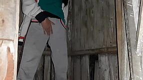 Sain kiinni naapurini masturboimasta ja liittyin mukaan