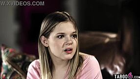 Потерянная тинейджер Коко Лавлок исследует интим с женой пастора Сильвией Сейдж