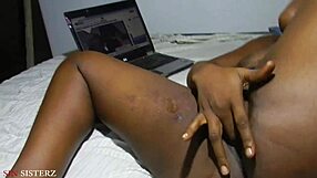 湿润 BBW 小穴滴下甜蜜精液，硬核动作