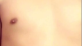 Gay Vietnamese Performs Cute Handjob Live On Blued