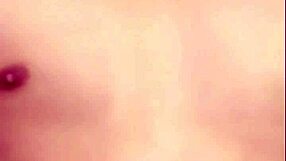 Gay Vietnamese Performs Cute Handjob Live On Blued